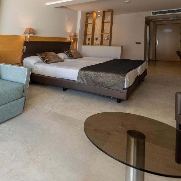 Gran Palas Hotel - Spa incluido - Family Room with Garden View (2 Adults + 1 Child) - 4