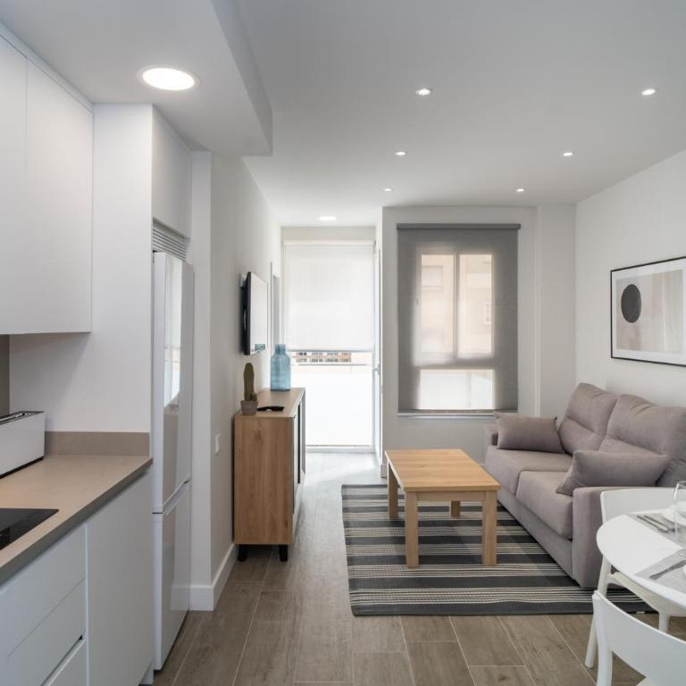 AAC Málaga - Apartamento luminoso y nuevo, a 1,3km del centro de Málaga - Apartamento con balcón - 3