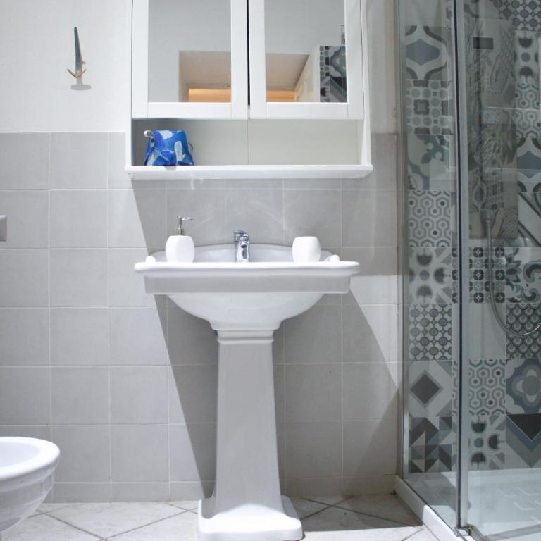Sa Prazza GuestHouse - Double Room with Private Bathroom - 16