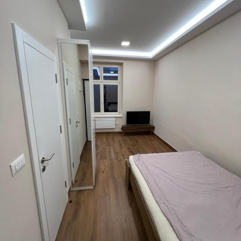 902 Apartments - One-Bedroom Apartment - 16