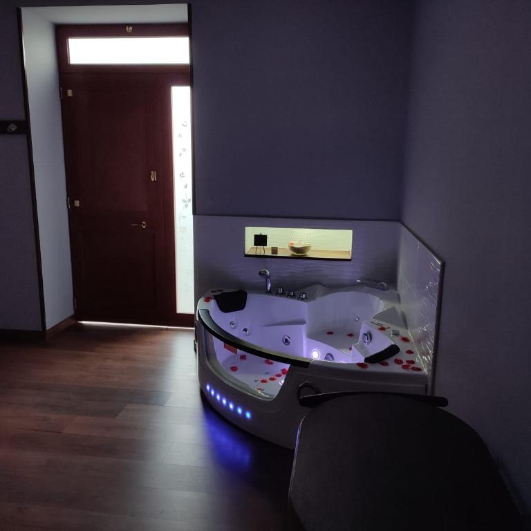Diora Suite - Camera Queen con Vasca Idromassaggio - 6