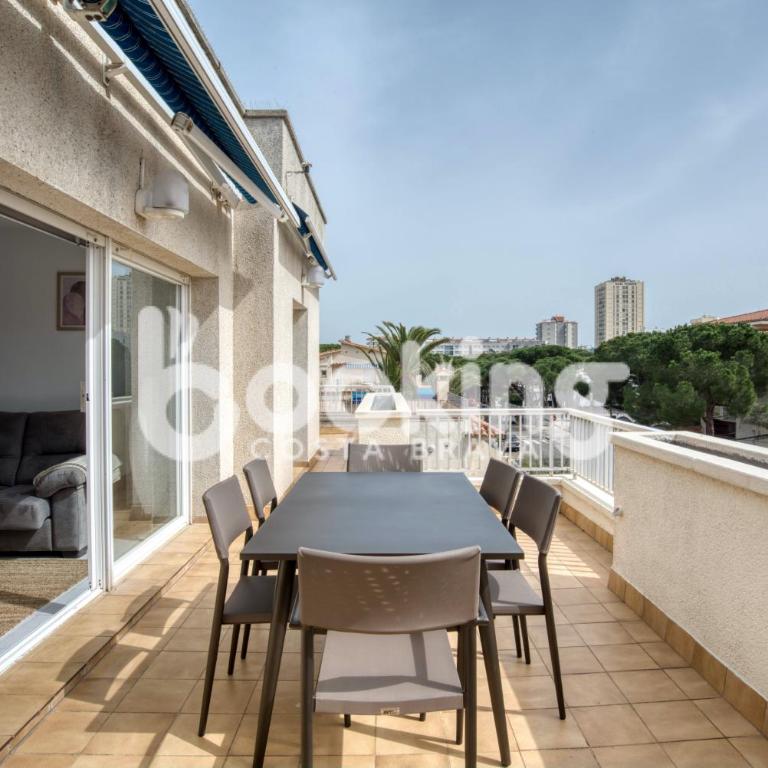 Blanco Apartament per 6 persones a 5 minuts de la Platja Gran - Apartamento con terraza - 5