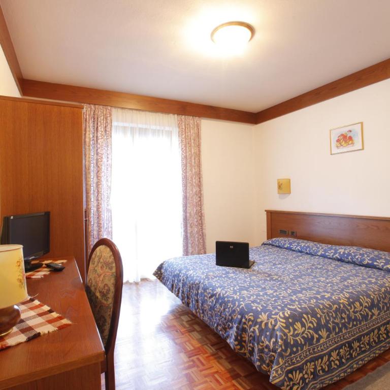 Hotel Carlone - Camera Matrimoniale con Balcone - 5