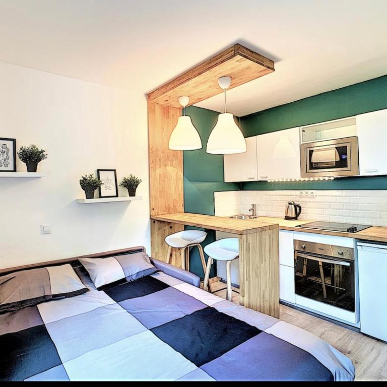 Studio moderne refait à neuf 2 personnes dans le Centre de Saint-Gervais proche télécabine vert - Appartement 1 Chambre - 12