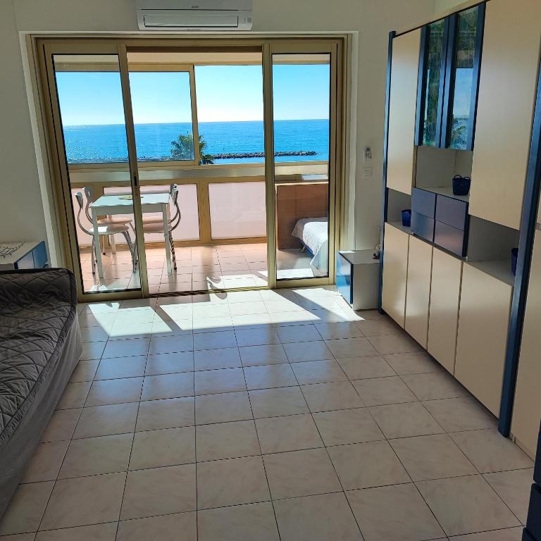 Grand studio bord de mer- accès direct aux plages - One-Bedroom Apartment - 6