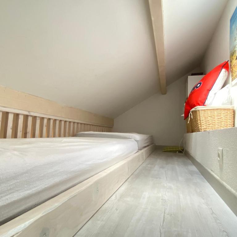 Place de la mairie T2 type loft 70m2 terrasse 35m2 - Appartement 2 Chambres - 3
