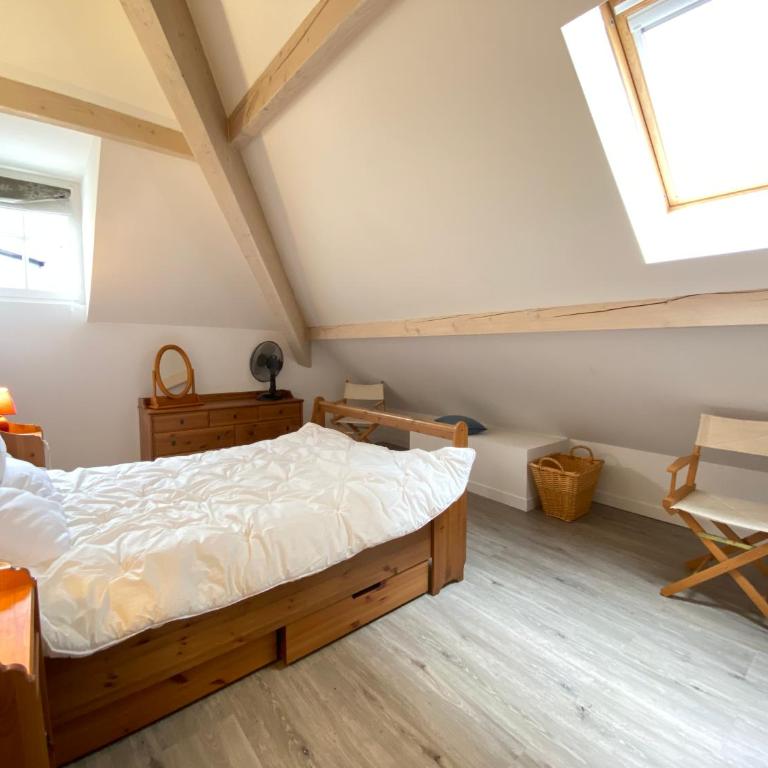 Place de la mairie T2 type loft 70m2 terrasse 35m2 - Appartement 2 Chambres - 12