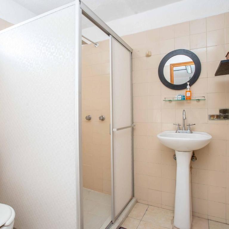 Hostal La Paz & Love Guadalajara - Standard Double Room - 8
