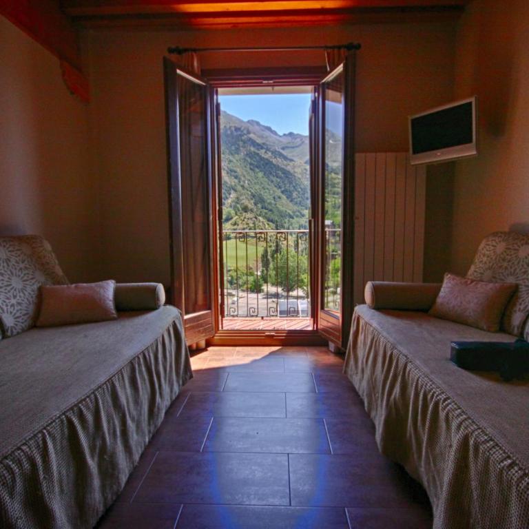 Apartahotel Tres Quiñones - One-Bedroom Apartment with Mountain View - 1