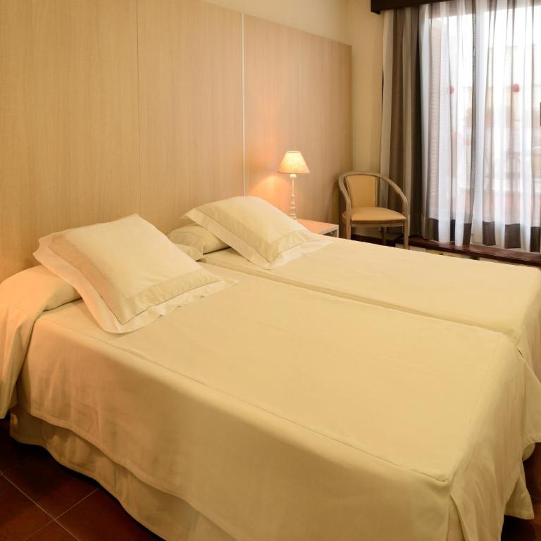 Hotel Capri - Habitación Doble con vistas a la calle - 14