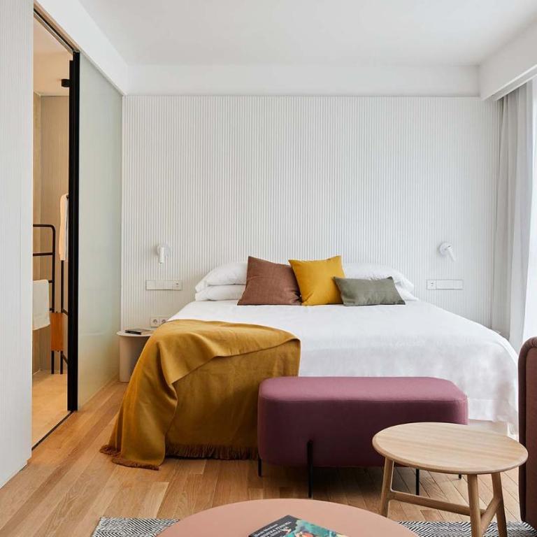 60 Balconies Iconic - Family Room - 5
