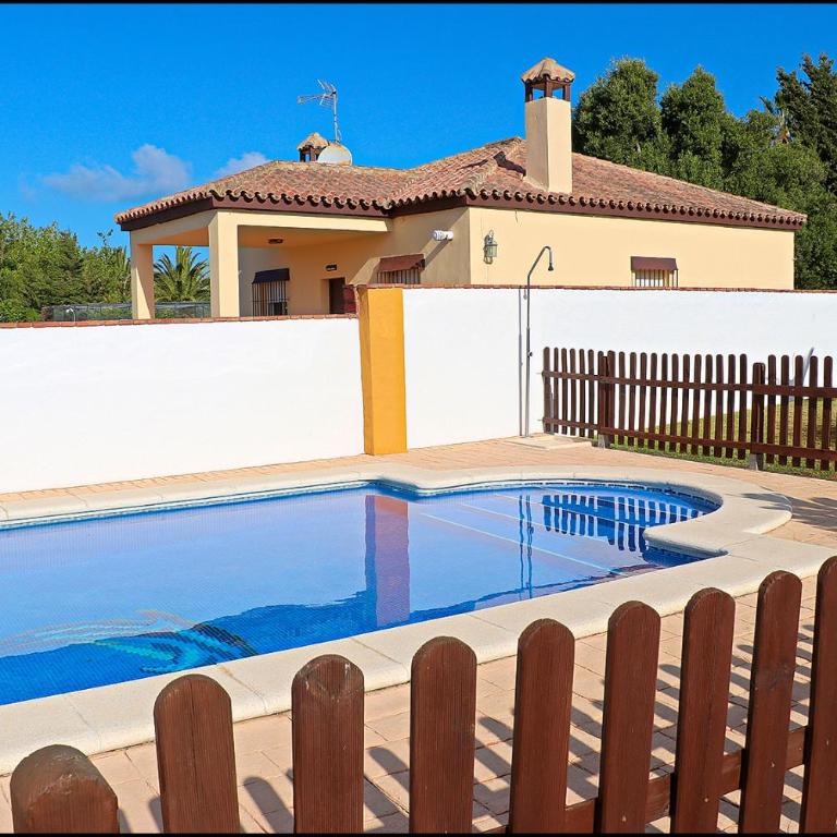 Chalet con piscina privada - Casa - 19
