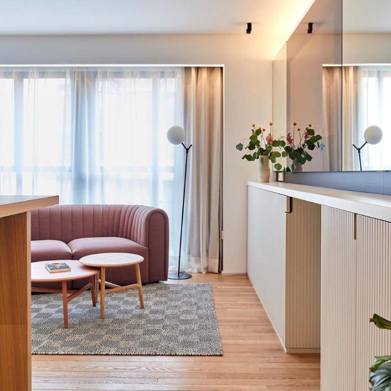 60 Balconies Iconic - Family Room - 2
