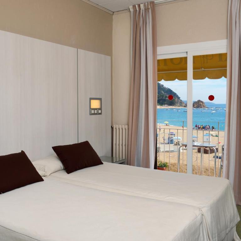 Hotel Capri - Habitación Doble Deluxe con balcón y vistas al mar - 13