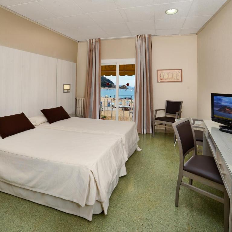 Hotel Capri - Habitación Doble Deluxe con balcón y vistas al mar - 14