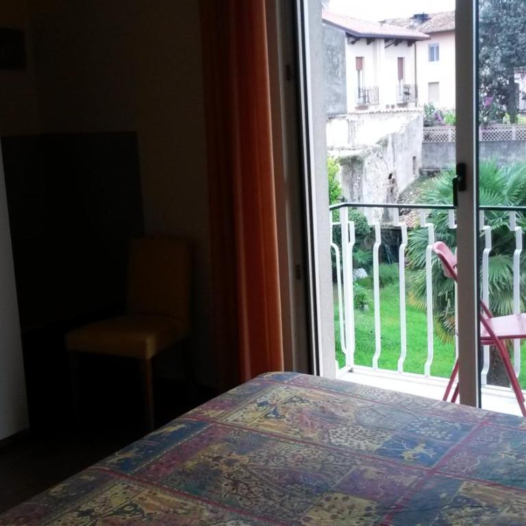 Hotel Giardino - Camera Matrimoniale con Vista Lago Parziale - 15