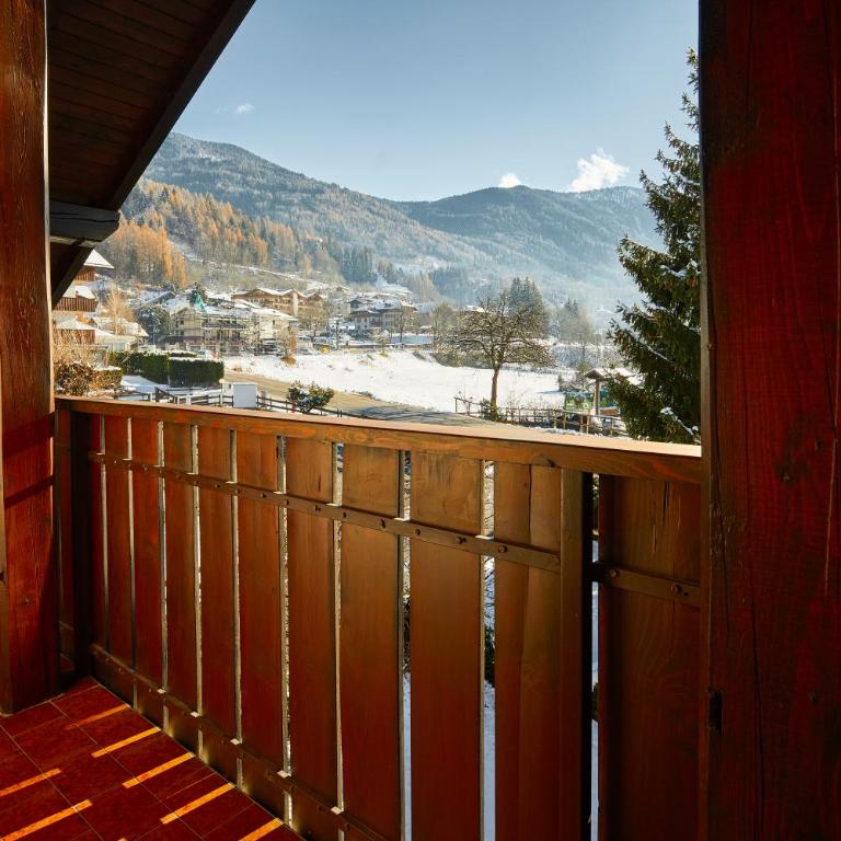 Mansarda alla Pineta - Appartamento con 2 Camere da Letto e con Vista Montagna - 9