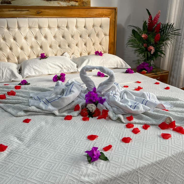 HOTEL BAHÍA PINORROA - Habitación con cama grande - 3