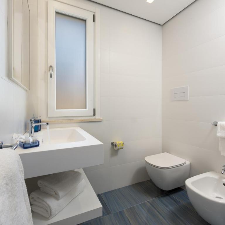 Le Maree Comfort Rooms - Camera Matrimoniale con Balcone - 12