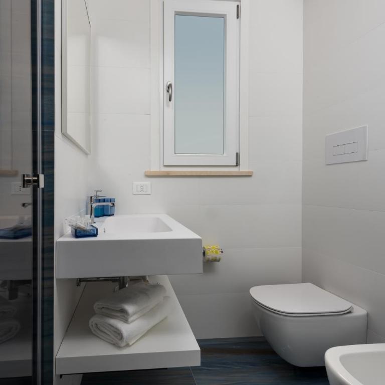 Le Maree Comfort Rooms - Camera Matrimoniale con Balcone - 5