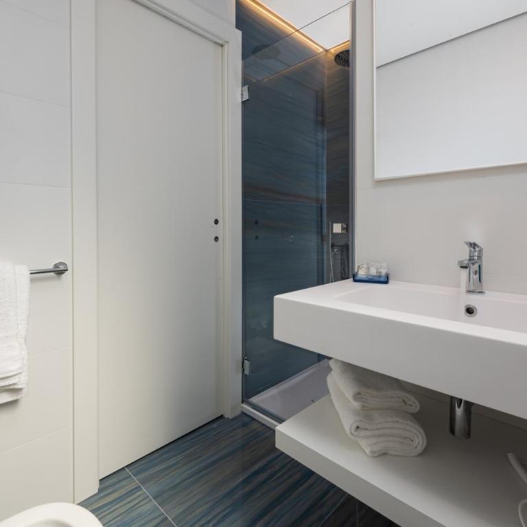 Le Maree Comfort Rooms - Camera Matrimoniale con Balcone - 4