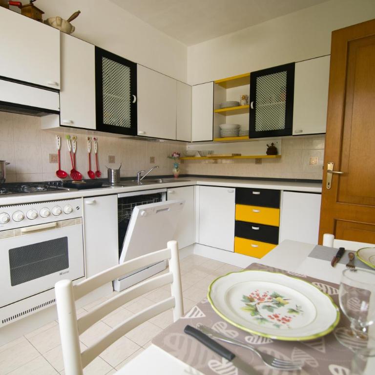 Noemi Apartment 5 Lands Paradise - Three-Bedroom Apartment - 3