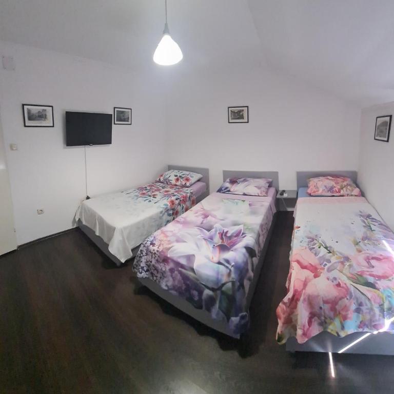 Hostel FM - Basic Triple Room with Shared Bathroom - 6