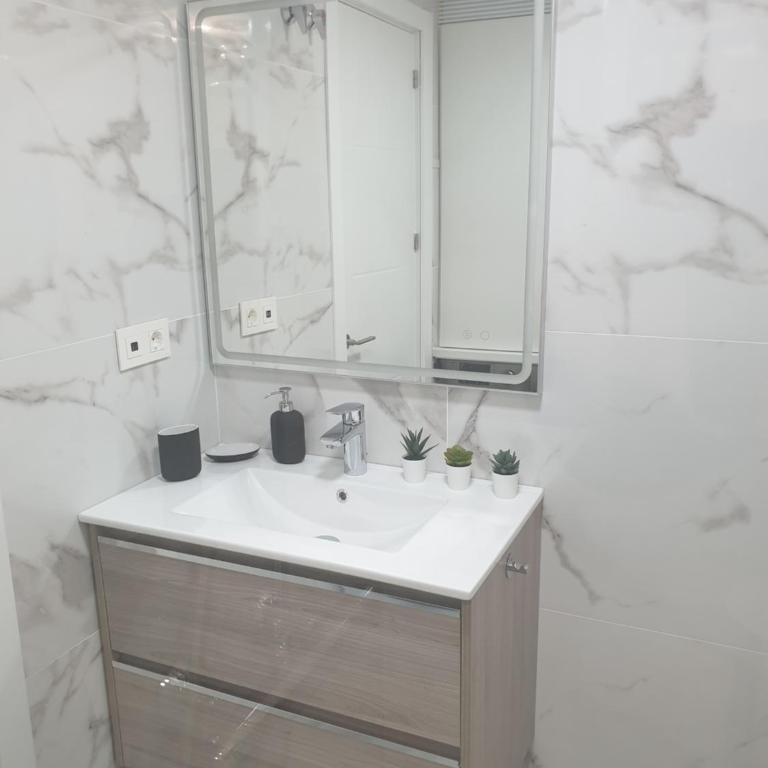 Estudio Amalfi - Estudio con cama extragrande y sofá cama - 9
