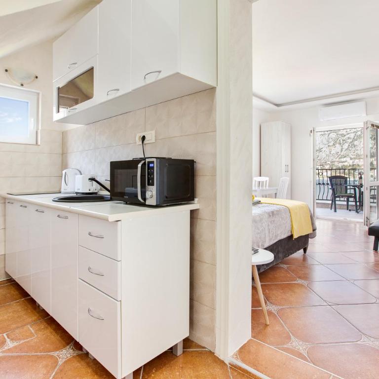 Apartments Vuković - Studio with Sea View - 5