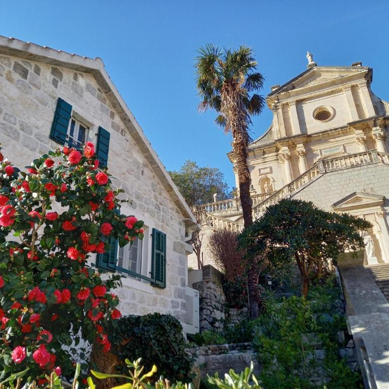 Romantic stone house by the sea **** - Villa with Sea View - 2
