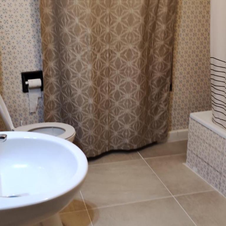 BB Stay Station - Camera Matrimoniale con Bagno in Comune - 30