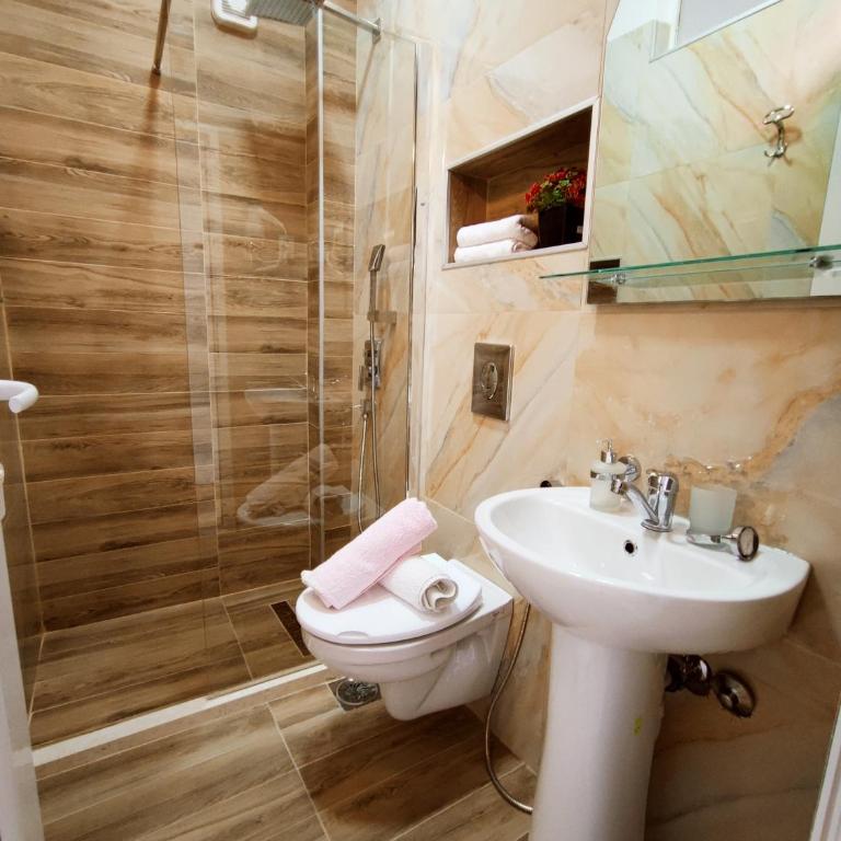 Sun Apartments - Četvorokrevetna Soba sa Balkonom i Pogledom na More - 10