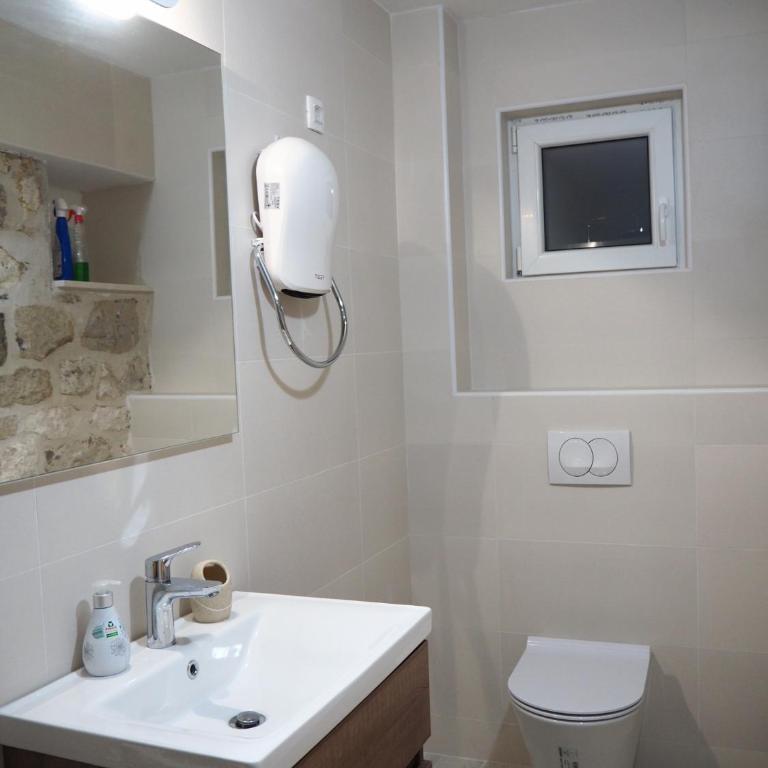Romantic stone house by the sea **** - Villa with Sea View - 33