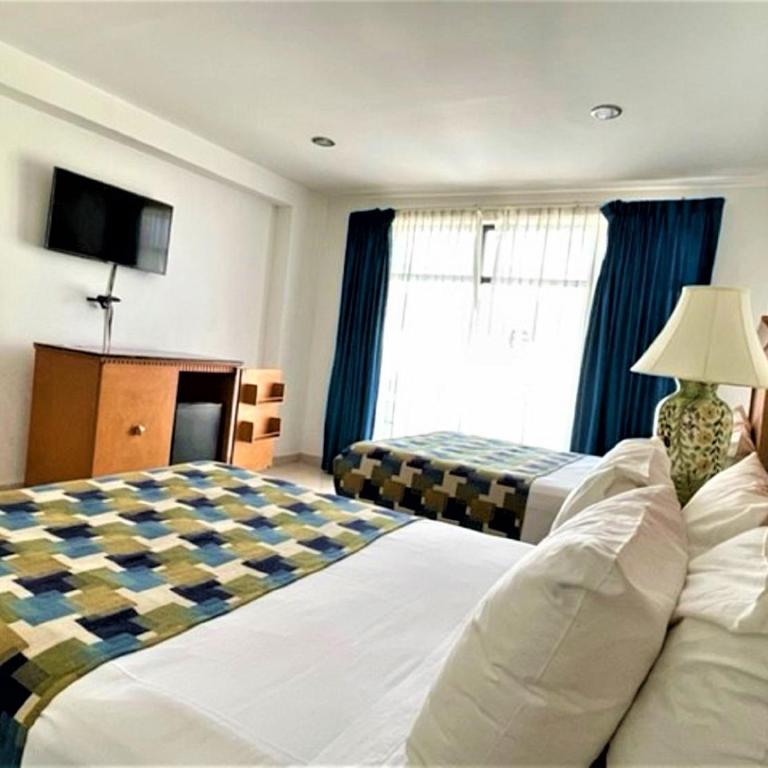 Hotel Embajadores - Superior Double Room - 9