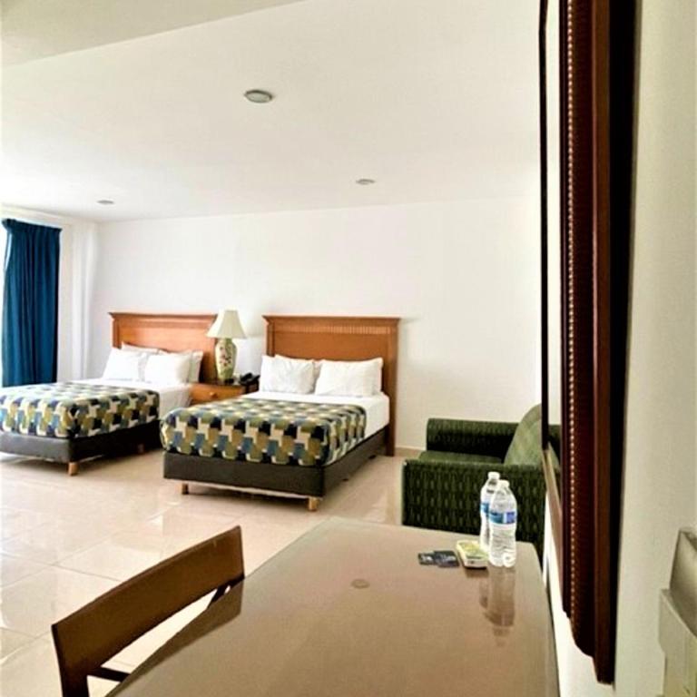 Hotel Embajadores - Superior Double Room - 10