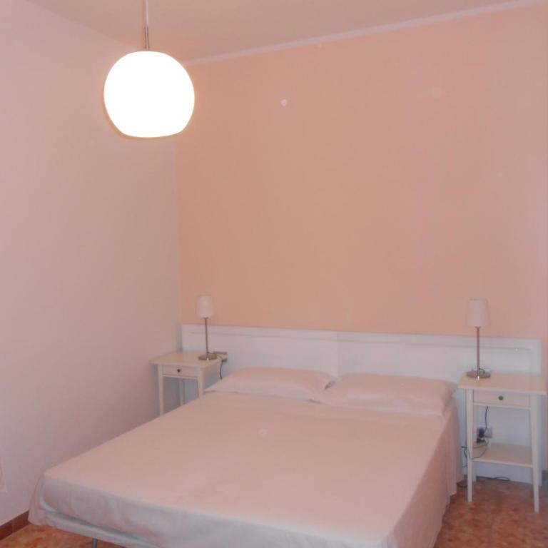Gino's House - Double Room with Private Bathroom - 4