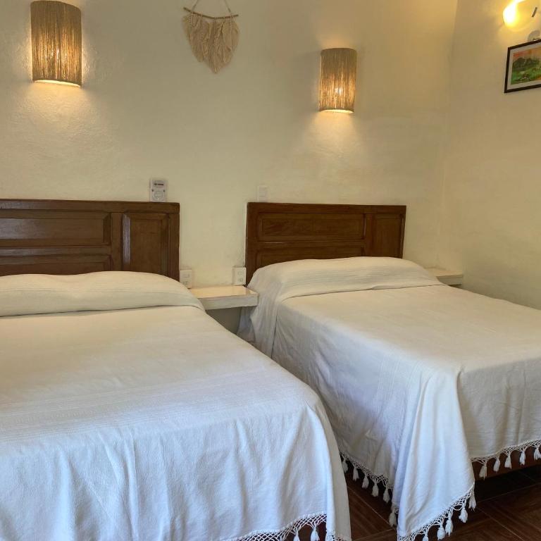 Hotel La Piazzetta - Double Room with Two Double Beds and Garden View - 4