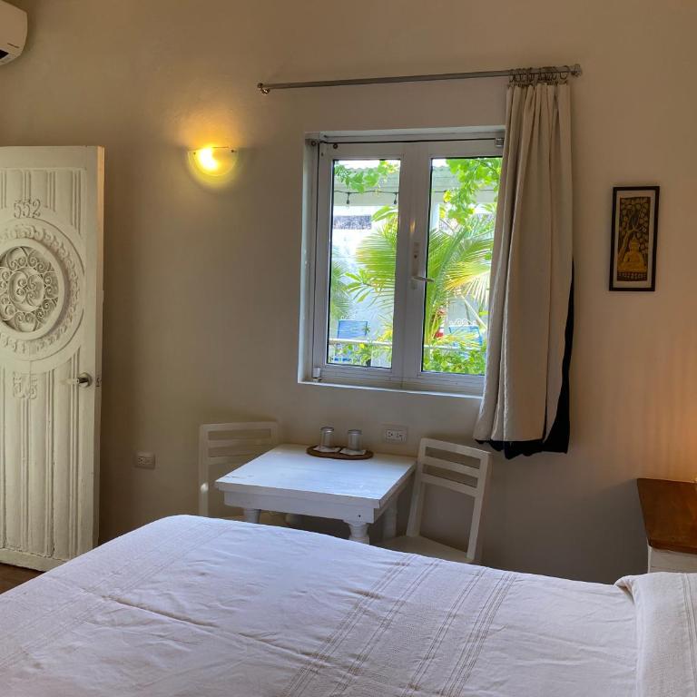 Hotel La Piazzetta - Queen Room with Patio View - 5