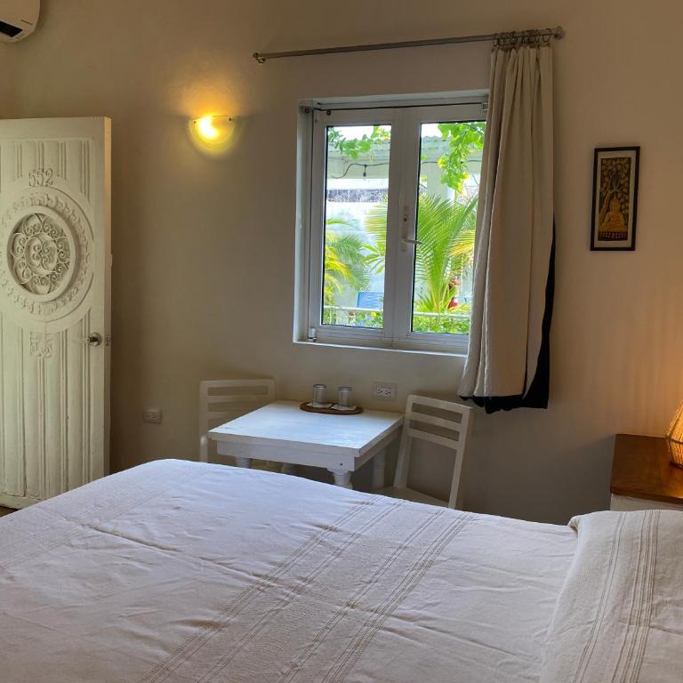 Hotel La Piazzetta - Queen Room with Patio View - 1