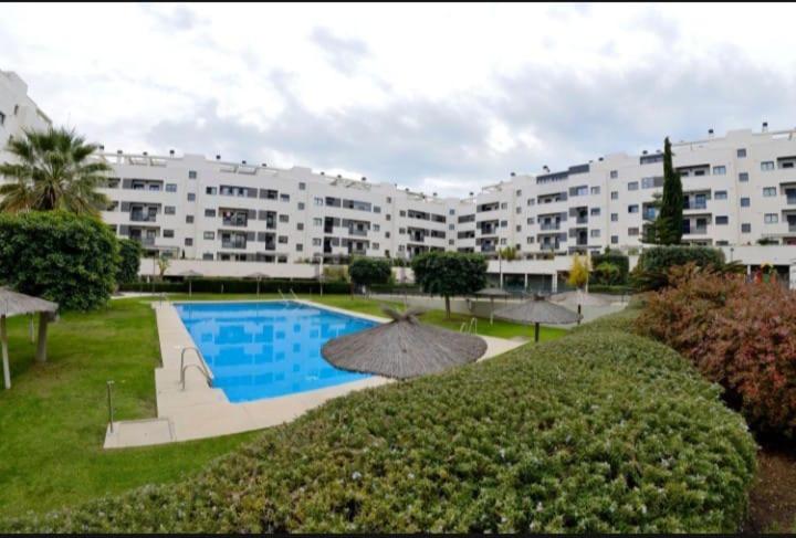Magnífico apartamento en El Pto de Sta María, Sólo familias o parejas, no aceptamos grupos de jóvenes ni celebraciones, tiene AA, piscina, zona niños y padel - Apartamento de 3 dormitorios - 13