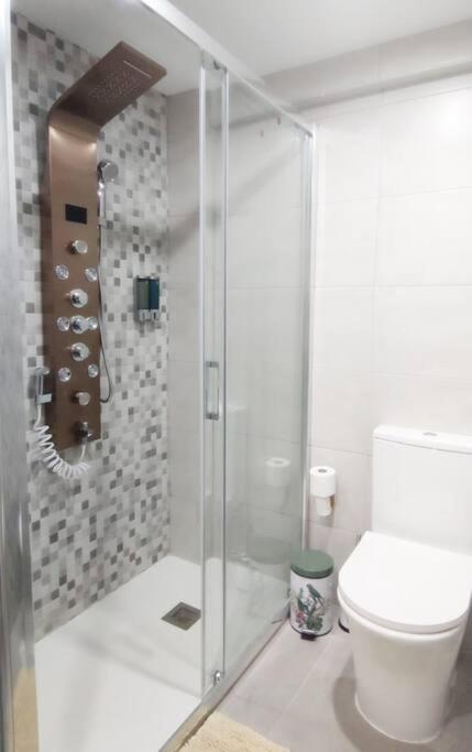- LUJO - Parking, Maquina Arcade, Wifi y Netflix - Apartamento - 11