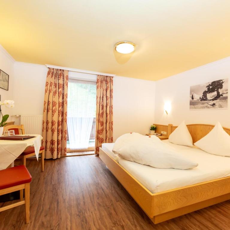 Hotel Garni Tyola - Dreibettzimmer - 1