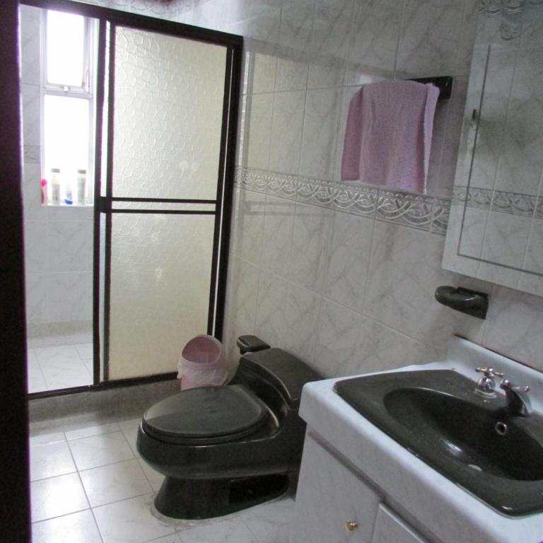 Casa Blanca Hostal Manizales - Habitación Familiar Clásica - 7