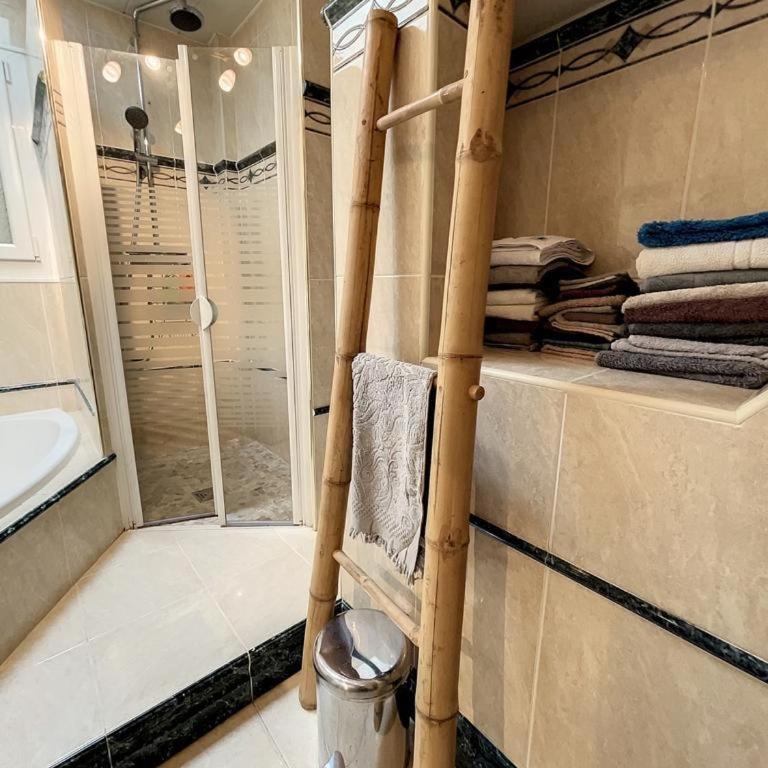 Chez Amélie - Chambre Double avec Salle de Bains Privative - 6