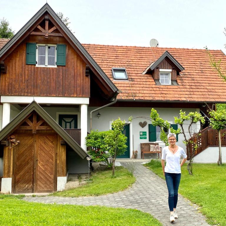 Landhaus Bender Ferienwohnung mit Terrasse und Garten - Apartment mit 2 Schlafzimmern - 2