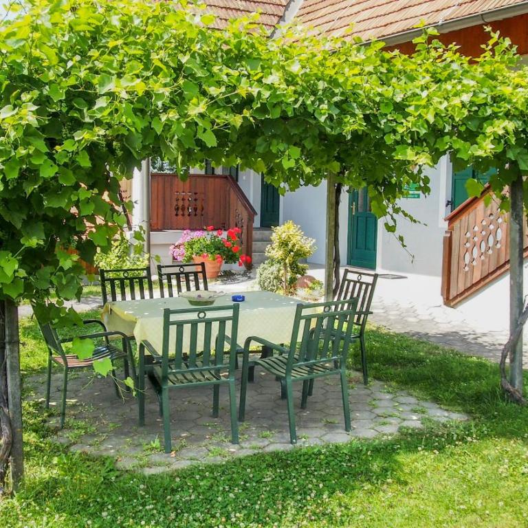 Landhaus Bender Ferienwohnung mit Terrasse und Garten - Apartment mit 2 Schlafzimmern - 10