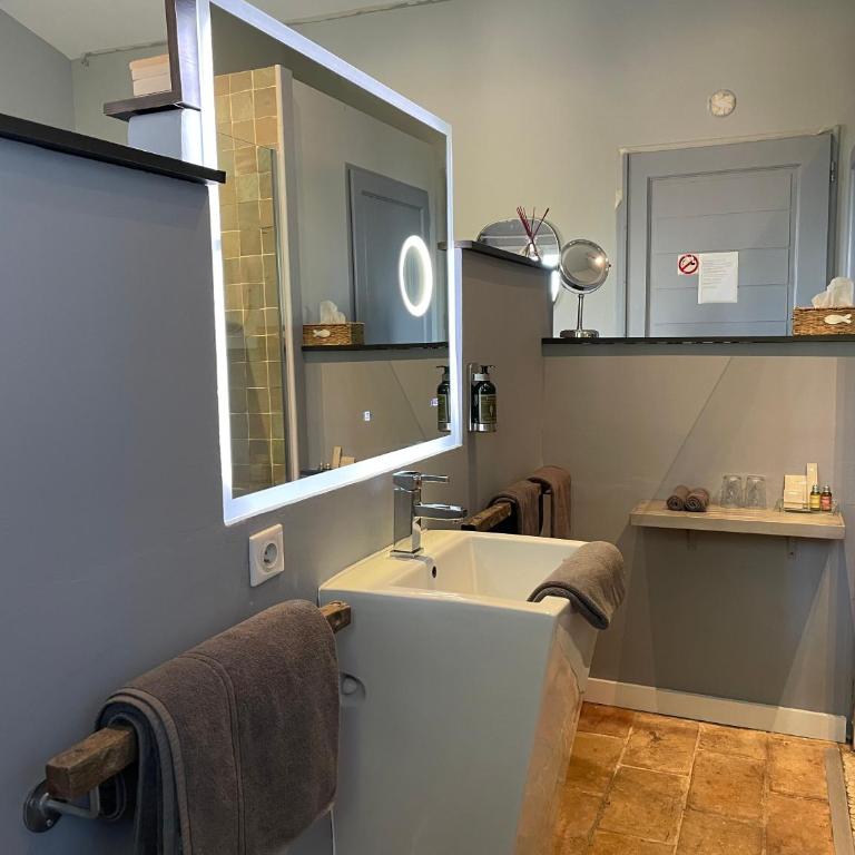 La Singulière - Chambre Double avec Salle de Bains Privative - 3
