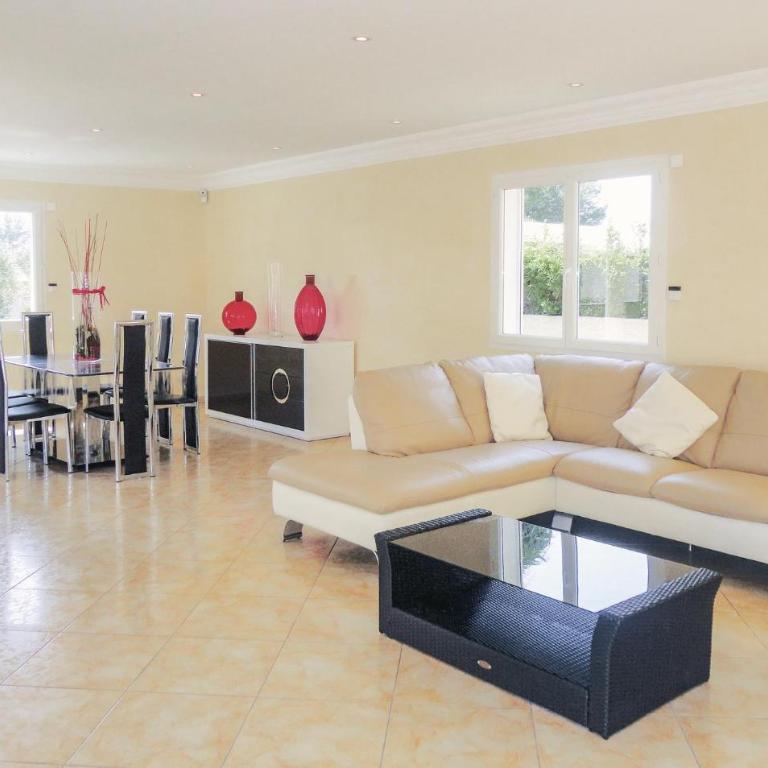 4 Bedroom Cozy Home In Grau D'agde - Maison de Vacances 4 Chambres - 4