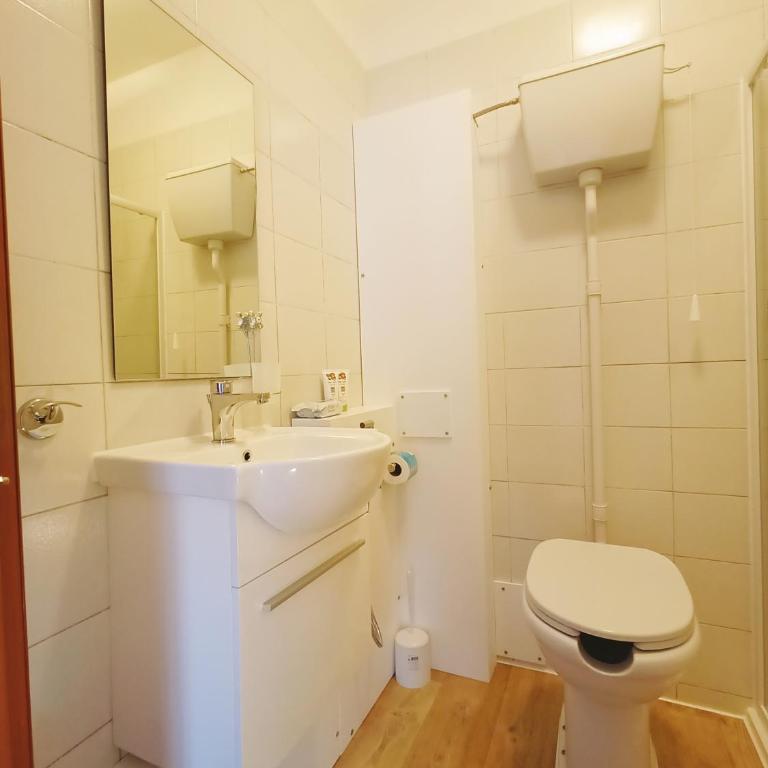 BeeLiving Room&Breakfast - Camera Matrimoniale con Bagno Privato - 5