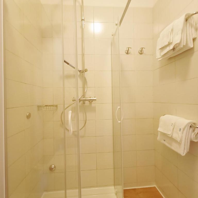BeeLiving Room&Breakfast - Camera Matrimoniale con Bagno Privato - 4